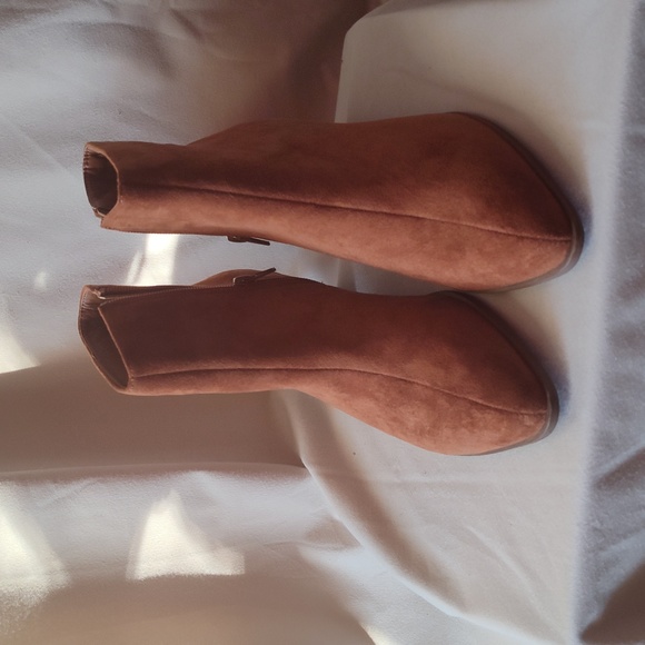 Brown suede women's stacked short heels booties zip up - Picture 4 of 7
